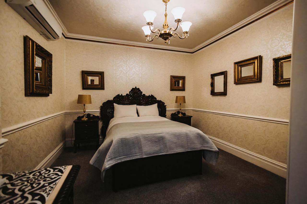 Brook Hall Hotel 切尔德桑顿 外观 照片