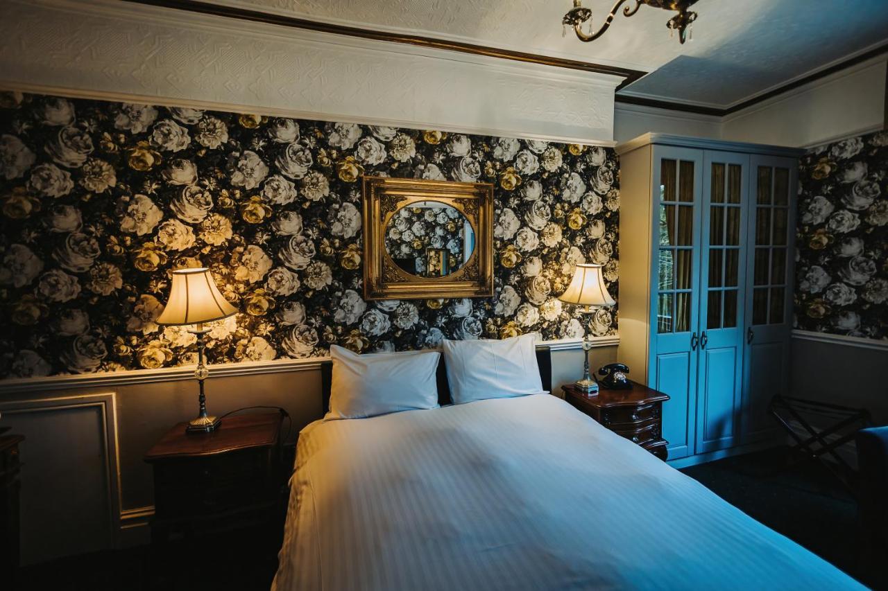 Brook Hall Hotel 切尔德桑顿 外观 照片